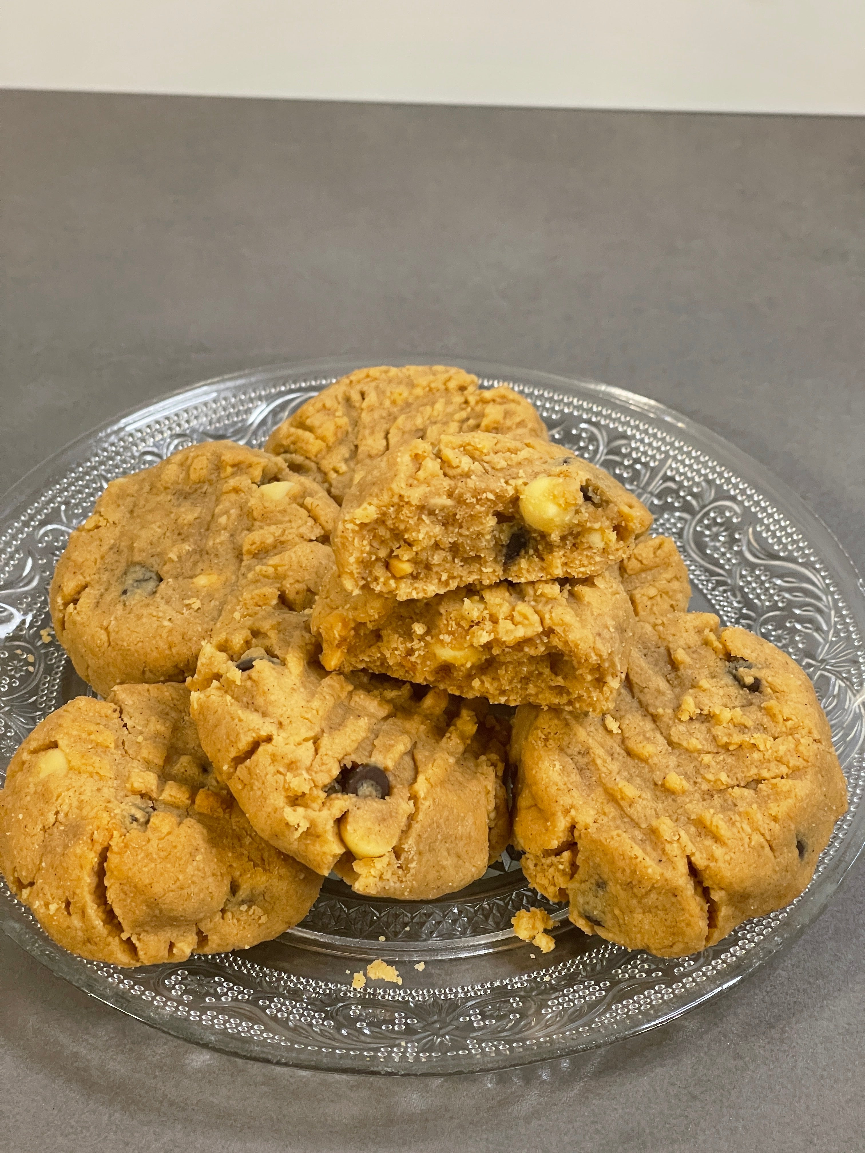 Keto Cookies - Peanut Butter Chocolate Chip Cookies
